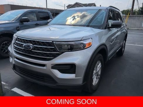 Used 2023 Ford Explorer XLT AWD/4WD image 3