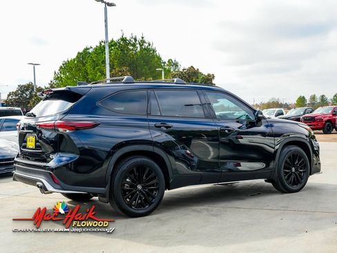 Used 2024 Toyota Highlander XSE image 12