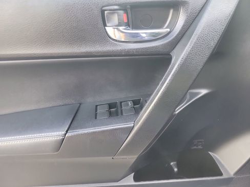 Used 2018 Toyota Corolla SE image 15