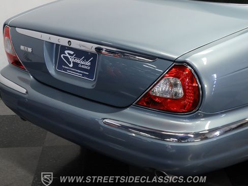 Used 2004 Jaguar XJ8 image 24