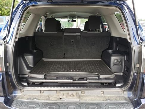 Used 2017 Toyota 4Runner SR5 AWD/4WD image 9