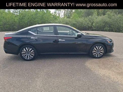 Used 2025 Nissan Altima 2.5 SV FWD image 9
