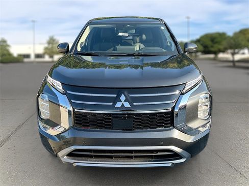 New 2025 Mitsubishi Outlander SE image 2