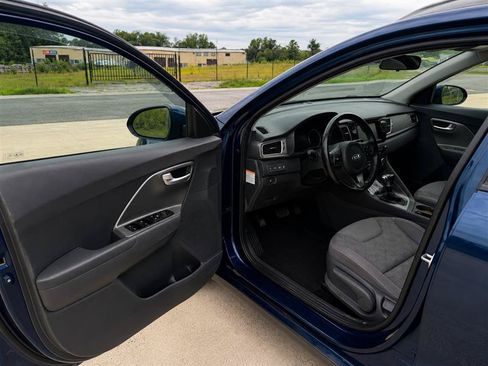 Used 2018 Kia Niro LX FWD image 11