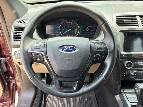 Used 2018 Ford Explorer XLT w/ Equipment Group 202A AWD/4WD image 17