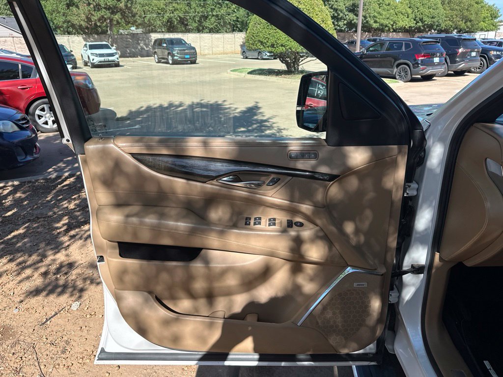 Used 2018 Cadillac Escalade Platinum AWD/4WD image 16