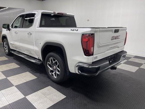 Used 2022 GMC Sierra 1500 SLT w/ SLT Convenience Package AWD/4WD image 2