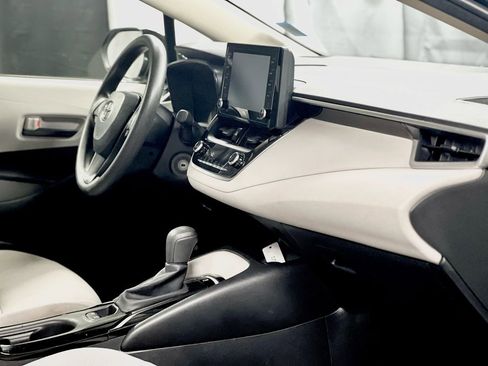 Used 2022 Toyota Corolla LE image 20