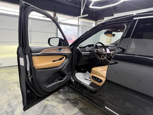 Used 2022 Jeep Grand Cherokee L Summit w/ Luxury Tech Group V image 9