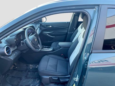 Used 2025 Chevrolet Trax LS w/ LS Convenience Package FWD image 20