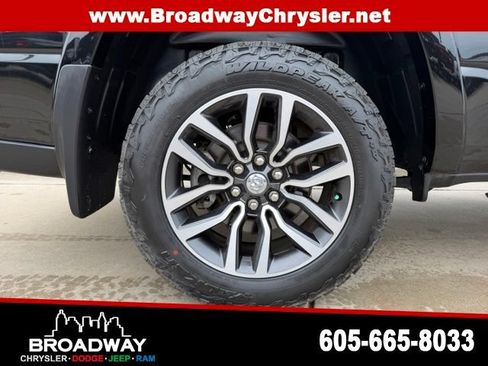 Used 2025 RAM 1500 Limited w/ Trailer Tow Group AWD/4WD image 9