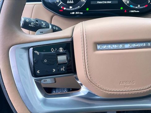 Used 2025 Land Rover Range Rover SE image 22