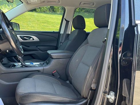 Used 2020 Chevrolet Traverse LT w/ Driver Confidence II Package AWD/4WD image 13