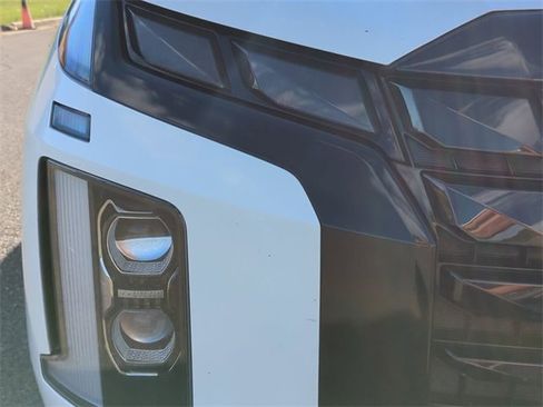 Used 2024 Hyundai Palisade Calligraphy image 9