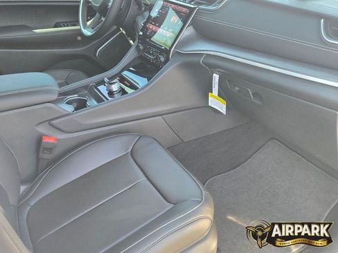 New 2025 Jeep Grand Cherokee Limited w/ Luxury Tech Group II AWD/4WD image 12