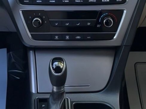 Used 2017 Hyundai Sonata SE FWD image 17
