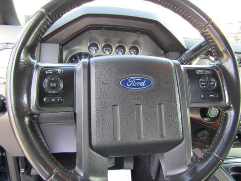 Used 2011 Ford F250 Lariat w/ Lariat Interior Pkg image 18