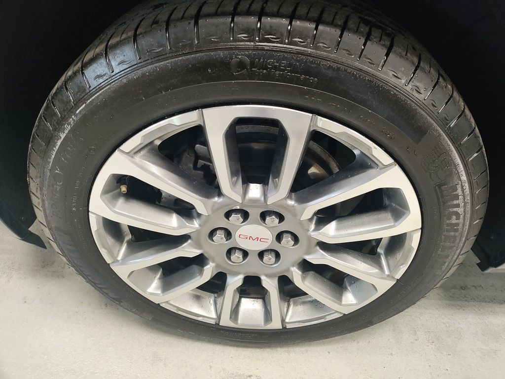 Used 2023 GMC Acadia Denali w/ Denali Technology Package FWD image 19