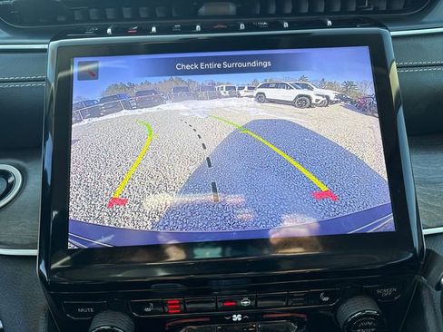 Used 2024 Jeep Grand Cherokee Limited image 25