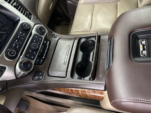 Used 2020 Chevrolet Suburban Premier AWD/4WD image 34