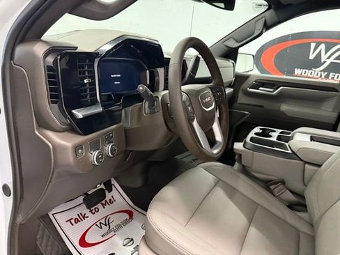 New 2026 GMC Sierra 1500 SLT image 12