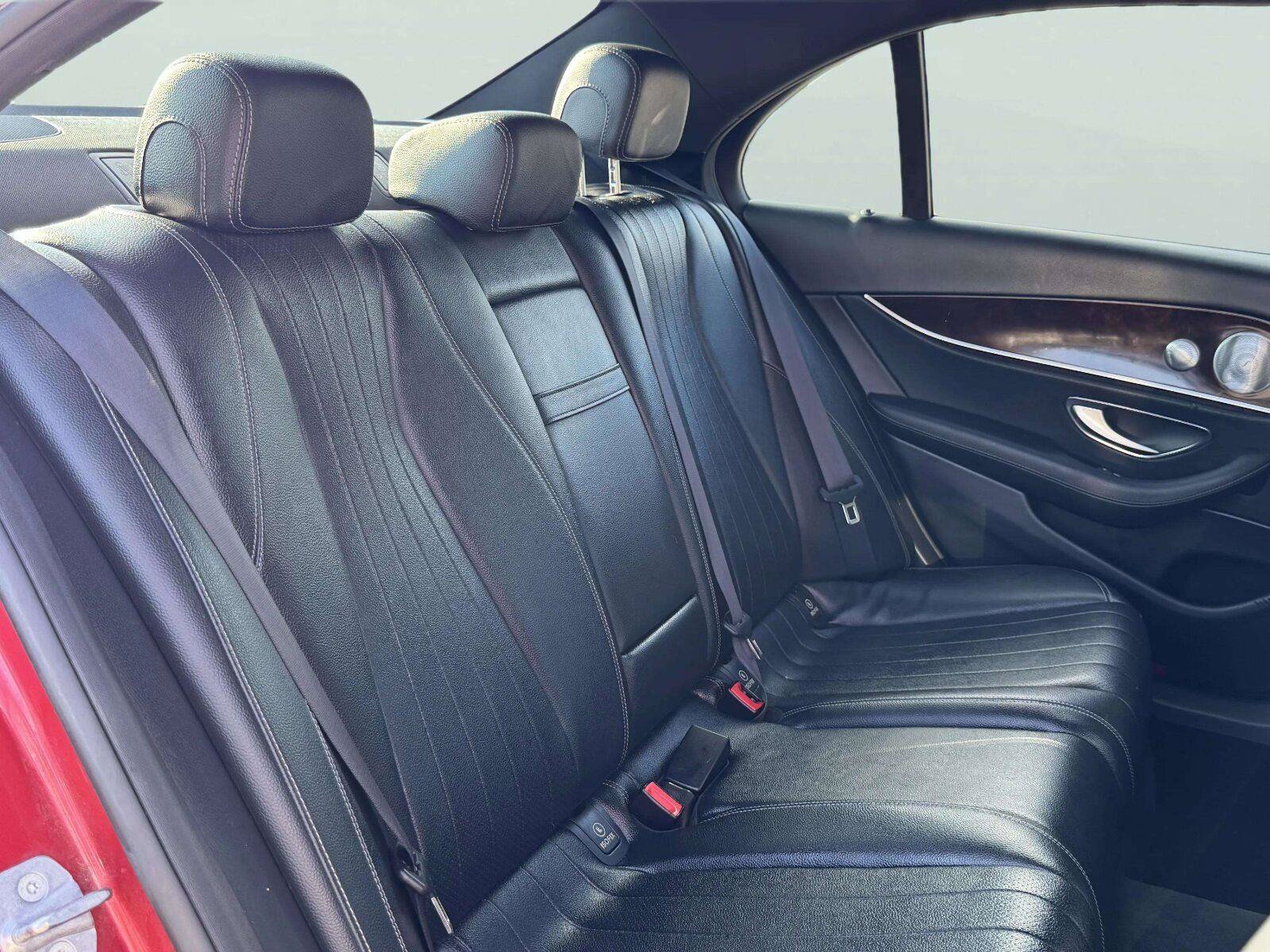 Used 2018 Mercedes-Benz E 300 4MATIC image 34