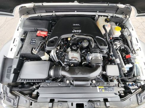 Used 2018 Jeep Wrangler Sport image 12