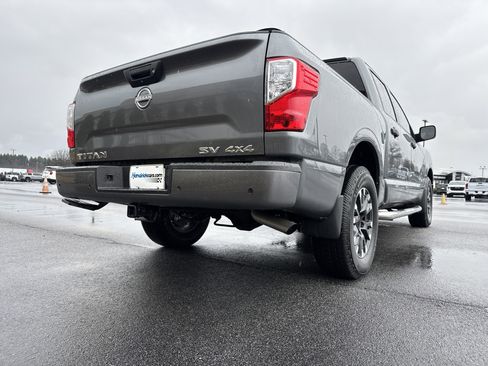 Used 2024 Nissan Titan SV w/ SV Convenience Package image 11
