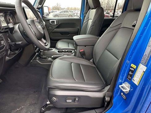New 2026 Jeep Gladiator Sport AWD/4WD image 13