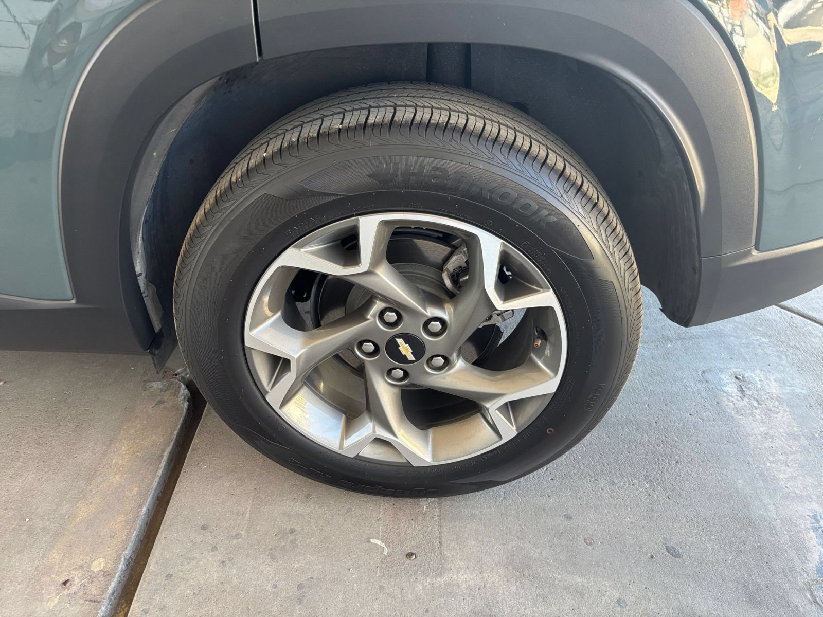 Used 2025 Chevrolet Trax LT FWD image 28