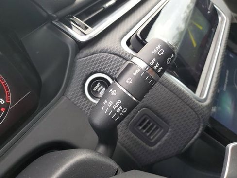 Used 2019 Land Rover Range Rover Velar R-Dynamic SE image 25