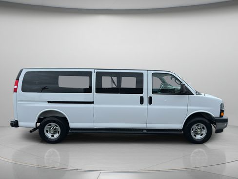Used 2025 Chevrolet Express 3500 LT w/ LT Preferred Equipment Group RWD image 8