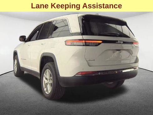 Used 2024 Jeep Grand Cherokee Laredo X w/ Luxury Tech Group I AWD/4WD image 8