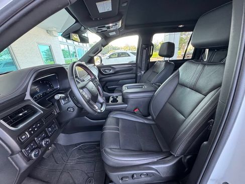 Used 2024 Chevrolet Suburban RST w/ Luxury Package AWD/4WD image 12