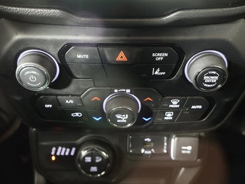 Used 2023 Jeep Renegade Trailhawk w/ Trailer Tow Group image 43