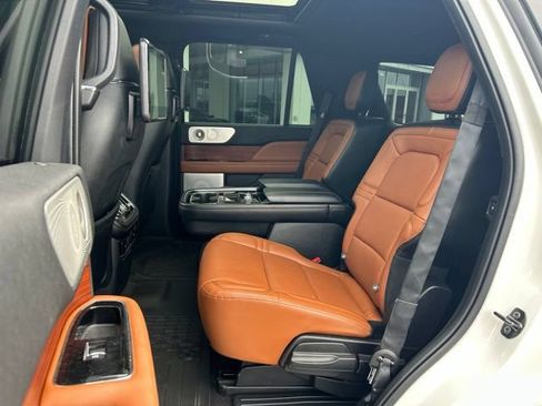 Used 2020 Lincoln Navigator Reserve w/ Equipment Group 208A Reserve AWD/4WD image 27