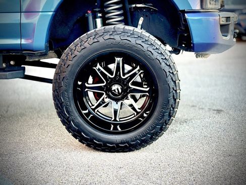 Used 2022 Ford F350 Lariat w/ Black Appearance Package image 4