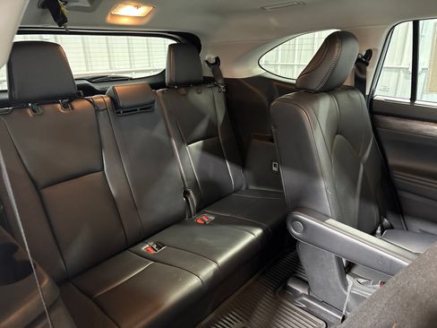 Used 2021 Toyota Highlander Limited AWD/4WD image 17