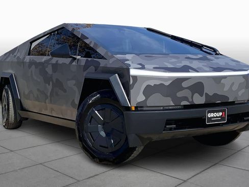 Used 2025 Tesla Cybertruck AWD Crew Cab image 2