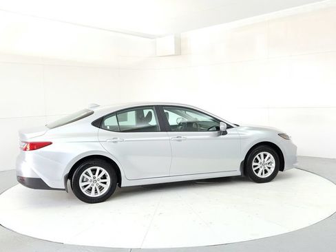 Used 2025 Toyota Camry LE AWD/4WD image 6