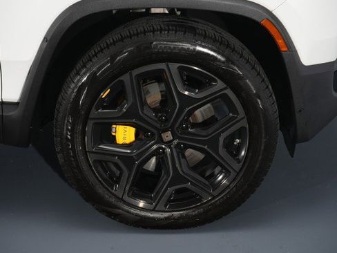 Used 2022 Rivian R1T Launch Edition image 29