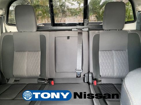 Used 2021 Nissan Titan SV w/ SV Convenience Package image 18