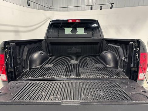Used 2018 RAM 1500 Express w/ Express Value Package AWD/4WD image 4