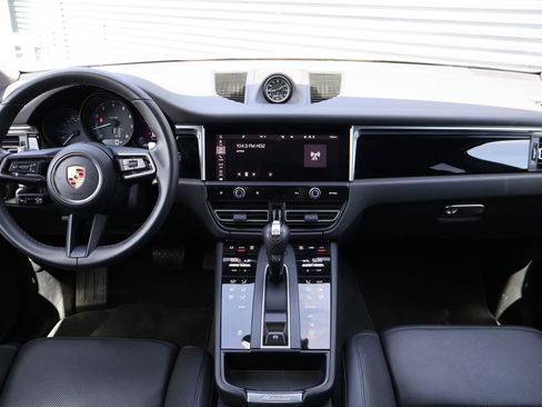 Certified 2023 Porsche Macan AWD/4WD image 22
