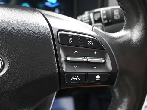 Used 2023 Hyundai Kona Limited FWD image 19