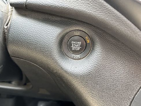 Used 2019 Jeep Cherokee Latitude Plus AWD/4WD image 22