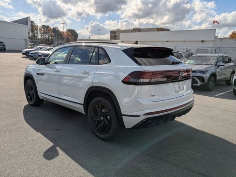 New 2026 Volkswagen Atlas Cross Sport SEL R-Line image 5