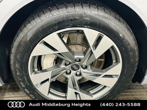 Used 2021 Audi e-tron Premium Plus w/ Premium Plus Package image 33