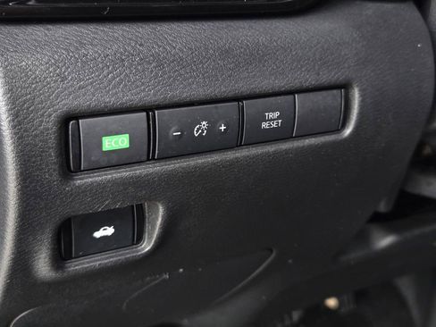 Certified 2021 Nissan Sentra SR FWD image 16