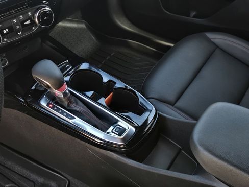 Certified 2025 Chevrolet Trax RS w/ Sunroof Package image 13